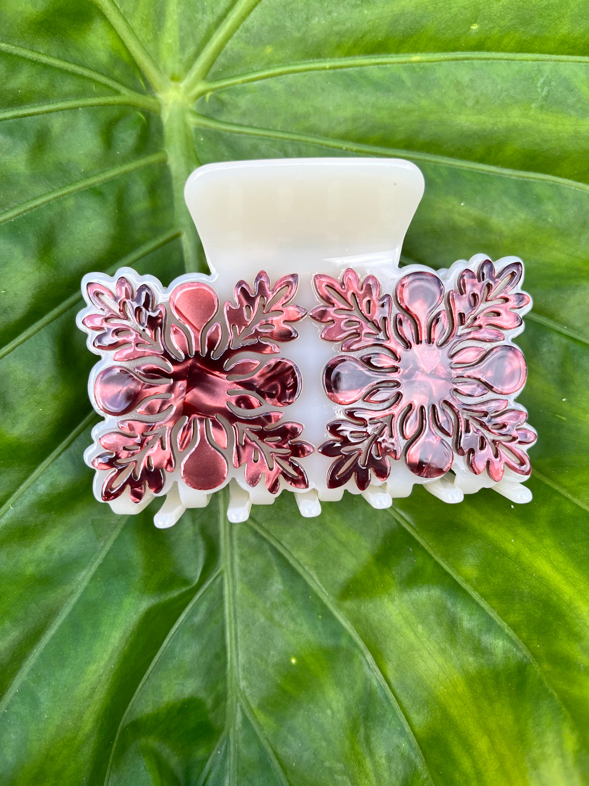 Hawaiian Quilt Clip White & Mahogany