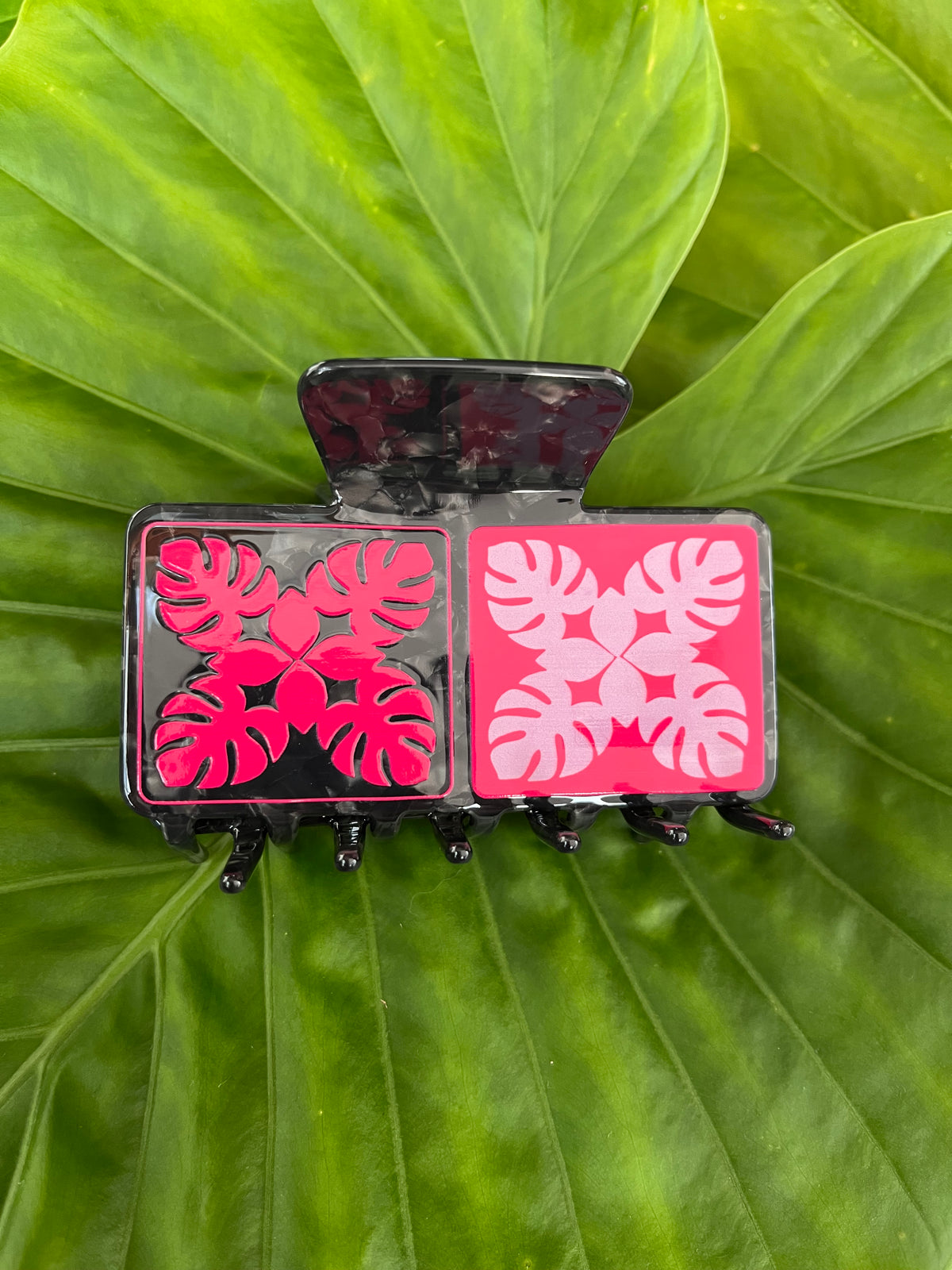 Hawaiian Quilt Style Clip Black & Pink